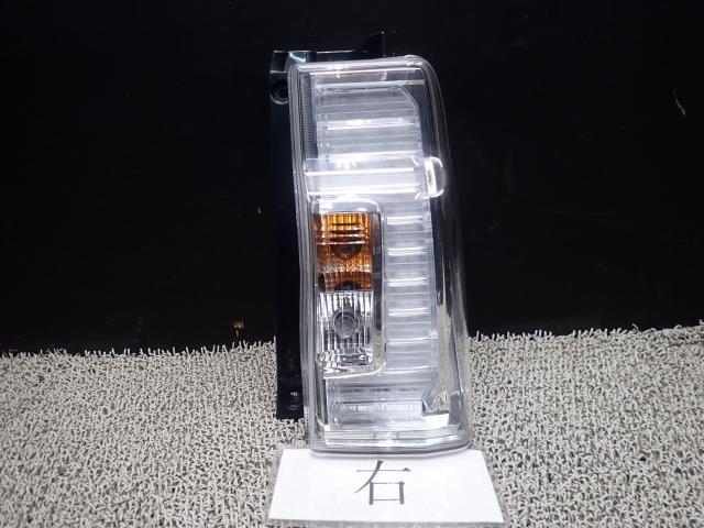 タント DBA-LA600S 右テールランプ W24 81550-B2670拍卖