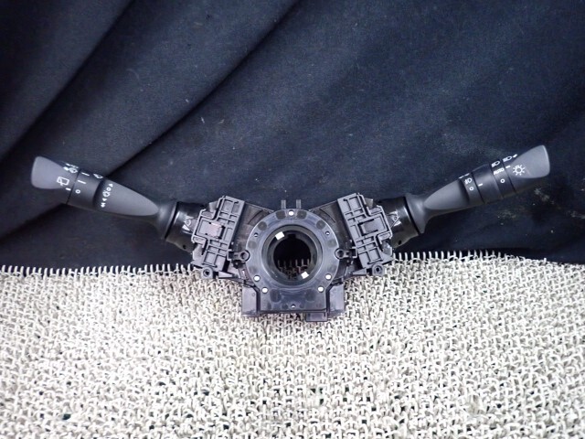 ムーヴキャンバス 5BA-LA800S ディマースイッチ XE7 84140-B5110拍卖