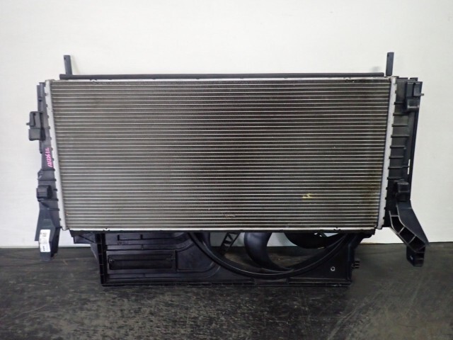 BMW ミニ DBA-XM20 ラジエータ 850 17117617635拍卖