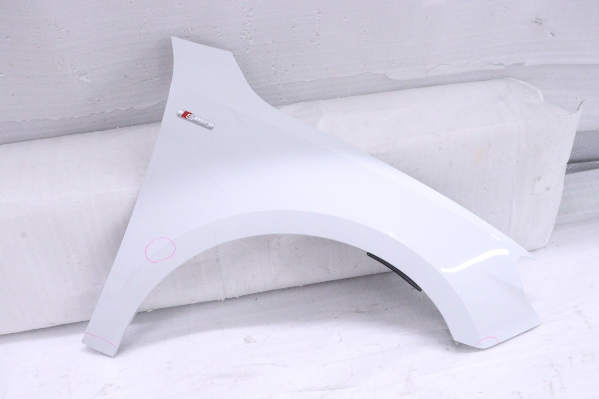 50-437★82A アウディ A1 Sline 右フェンダー ホワイトパール 補修用 純正★アウディ (KK)拍卖