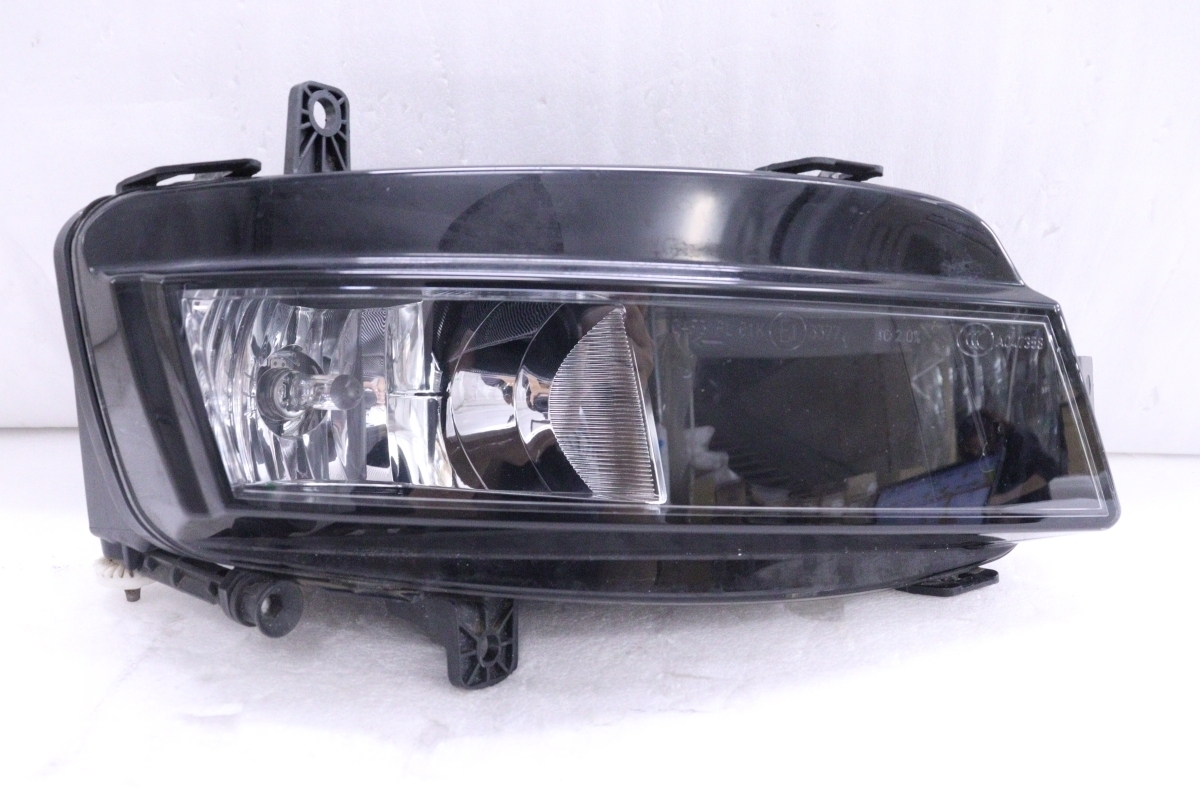 50-1154★美品★5G VW ゴルフ7★右フォグランプ HELLA 5G0.941.662.D 純正★フォルクスワーゲン (UK)拍卖
