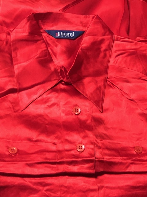 957910 絹100% シルク100% 大謝恩特別限定セール 超破格値 在庫処分大特売 絹サテン 隠し釦 長袖ブラウス フェニックスレッド フリーサイズ拍卖