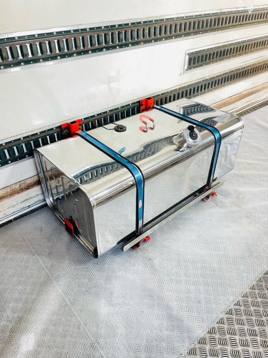 中古美品 トラック 大型 中型 大丸 DAIMARU メイン燃料タンク メイン 燃料タンク ステンレス製 300L 300リットル 動作車から取外150755拍卖