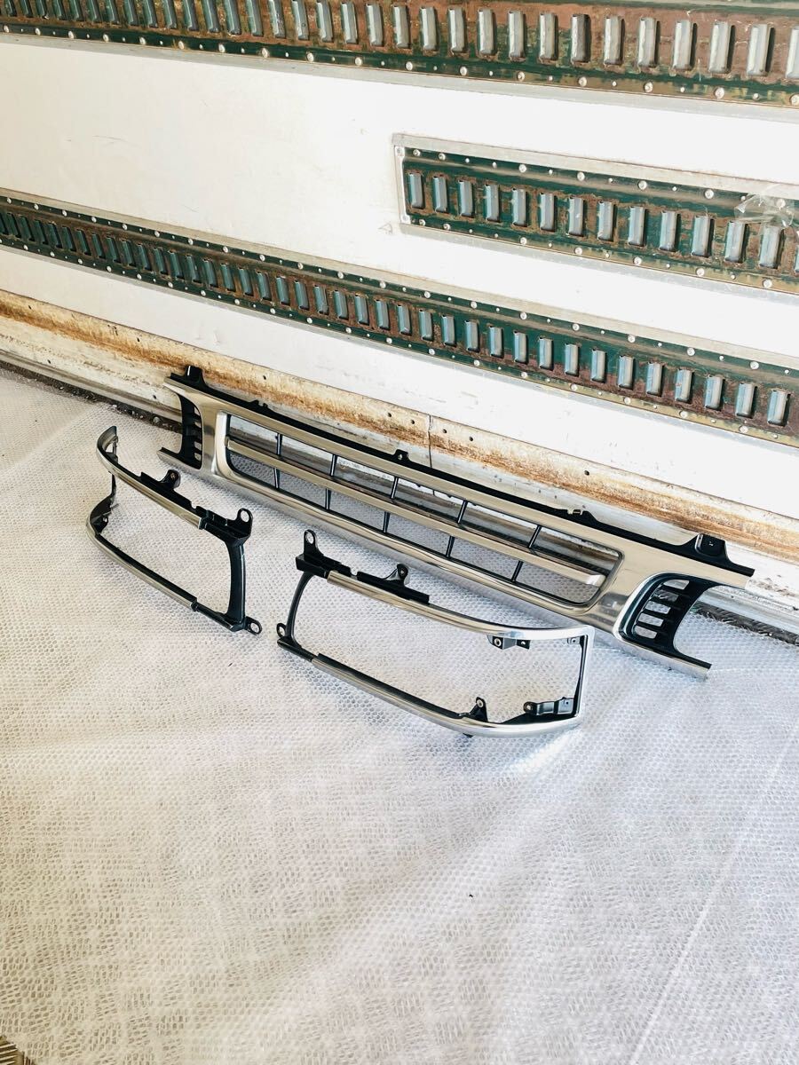 純正品 日野 テラヴィ テラブィ フロントグリル メッキグリル メッキベゼル メッキ ライト ベゼル 3点セット 希少品 レア 150791拍卖