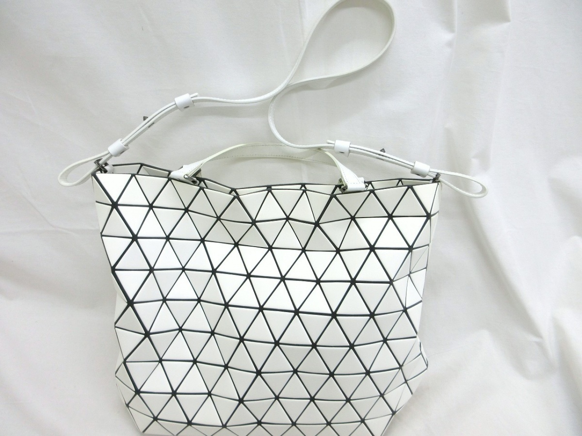 BAO BAO ISSEY MIYAKE バオバオ イッセイミヤケ バッグ 包 Bags BB63-AG311 ホワイト PLEATS PLEASE プリーツプリーズ 三宅一生拍卖