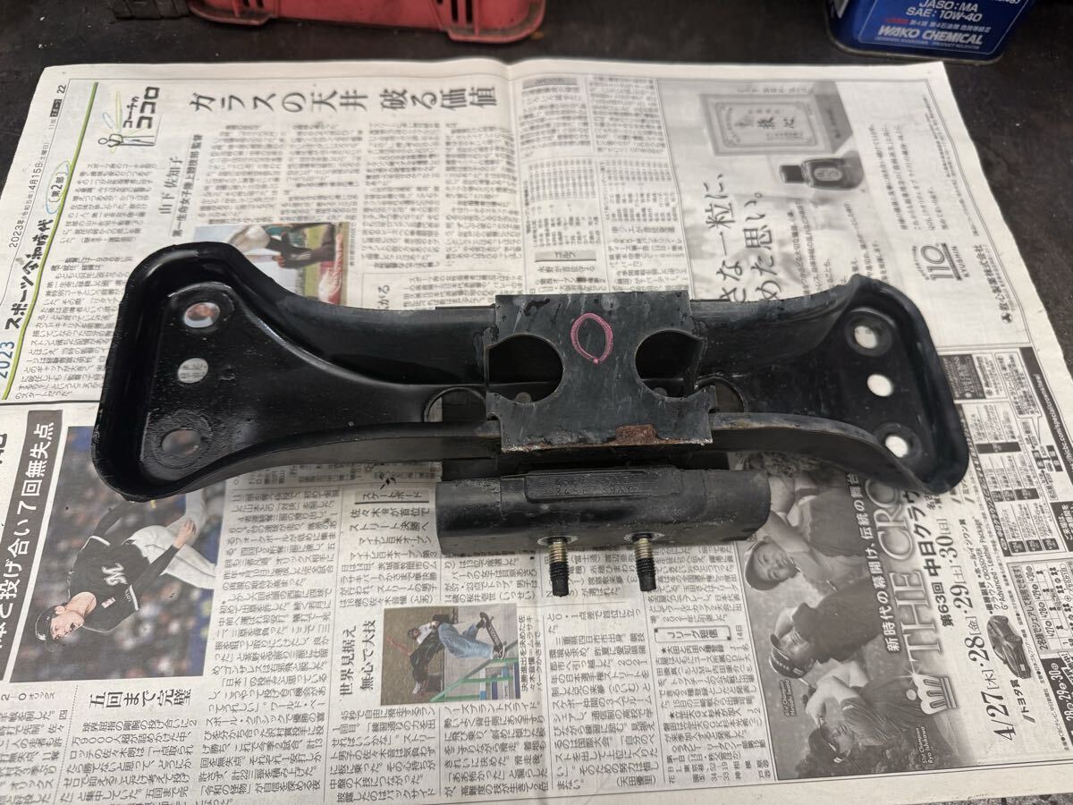 日産純正 スカイライン ローレル ミッションマウント&ブラケット ミッションメンバー。拍卖