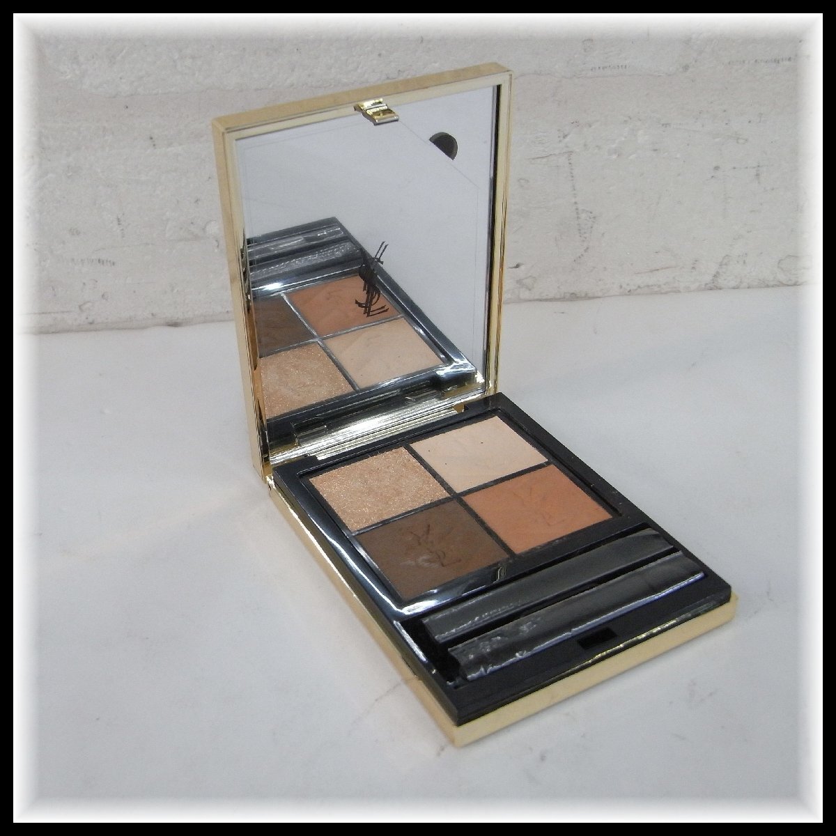 1円~ Yves Saint Laurent イヴ・サンローラン クチュールミニクラッチ 300 アイシャドウ拍卖