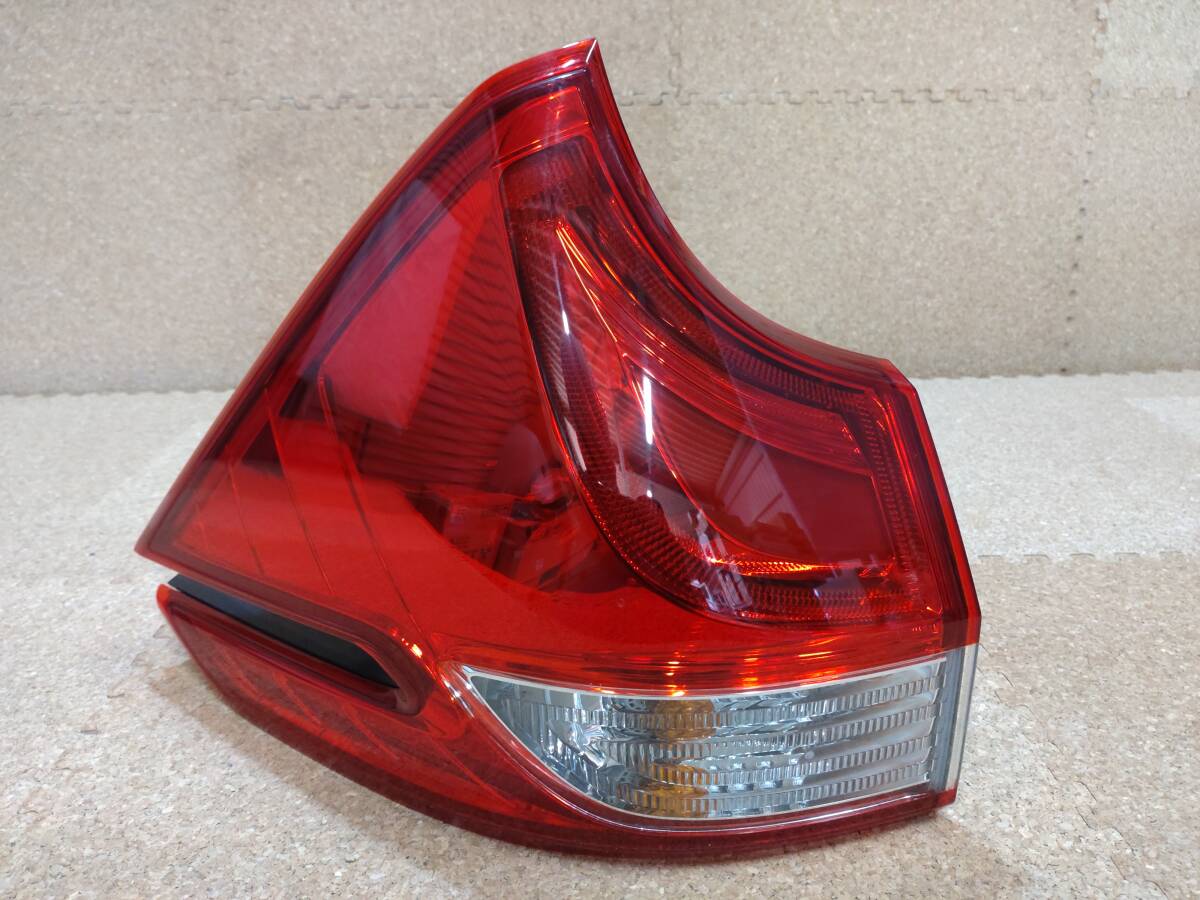 【美品】ホンダ フリード GB5 GB6 GB7 GB8 左テールランプ LED KOITO コイト 220-62201 打刻 J0【R7-3994B-CA】拍卖