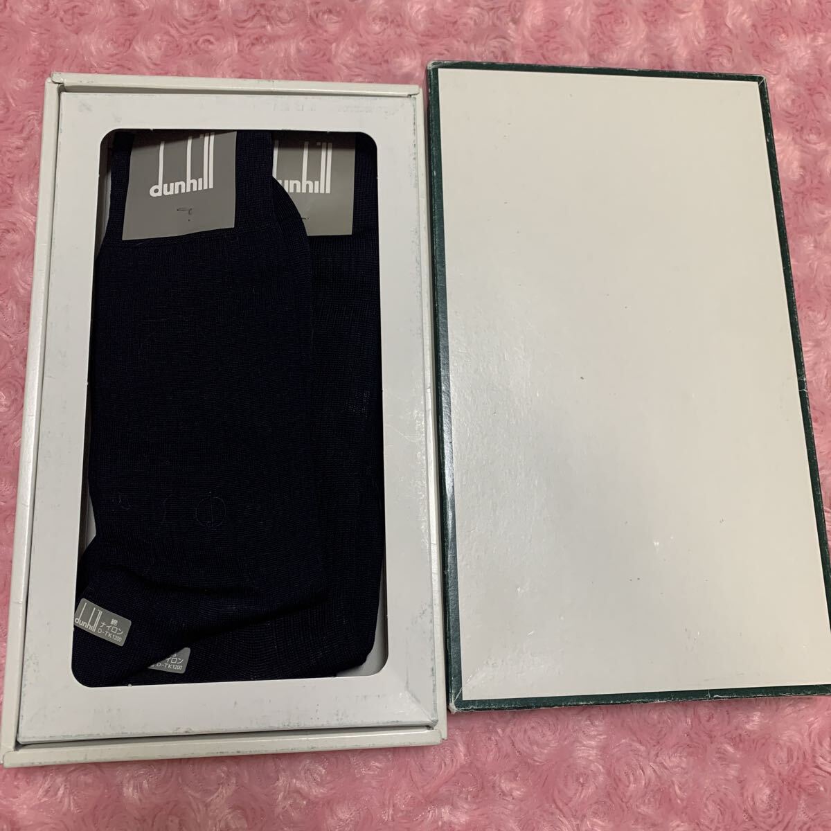 サイズ25cm未使用品ビジネスソックス3本入り綿・ナイロン薄手生地日本製 黒2足、濃紺1足ダンヒル縦地紋入りブランドロゴ刺繍入り拍卖