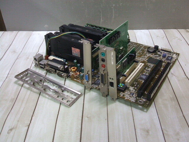 【マザーボード/Slot 1】ASUS P2B-D Pentium3 450MHz Dual メモリ/ビデオカード/サウンドカード/LANカード付 ジャンク品拍卖