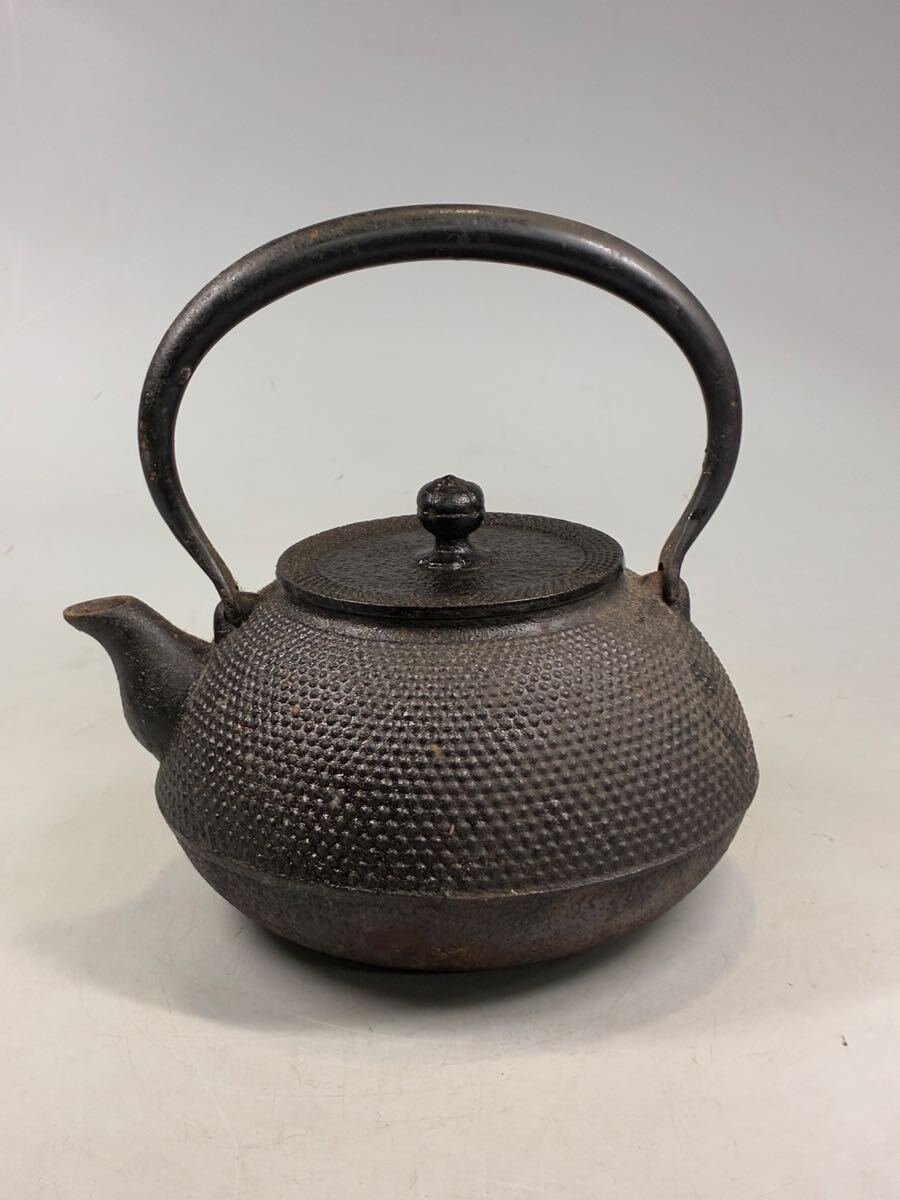 鉄瓶 南部鉄器 急須 南部鉄瓶 岩鋳造 霰文鉄瓶 茶器 茶道具 煎茶道具 鉄器 アラレ 古美術品 特大急須拍卖