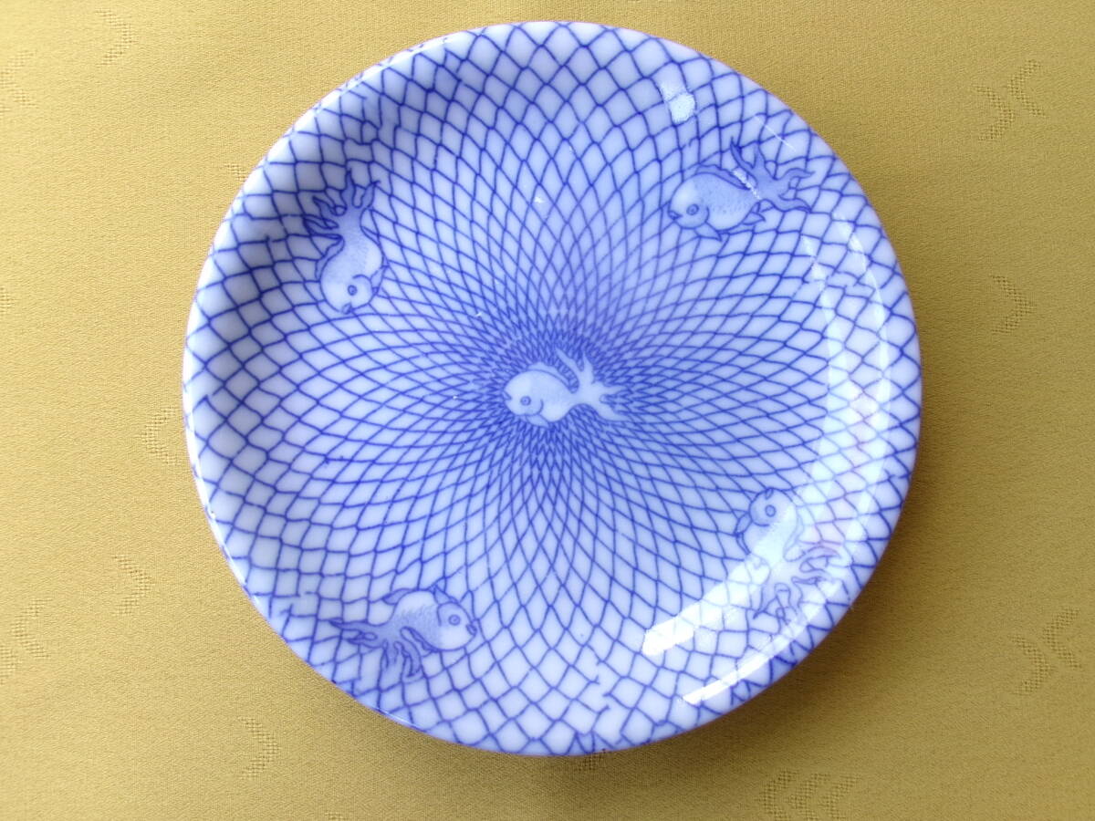 印版 手塩皿 網手金魚 五尾 明治後期 c拍卖