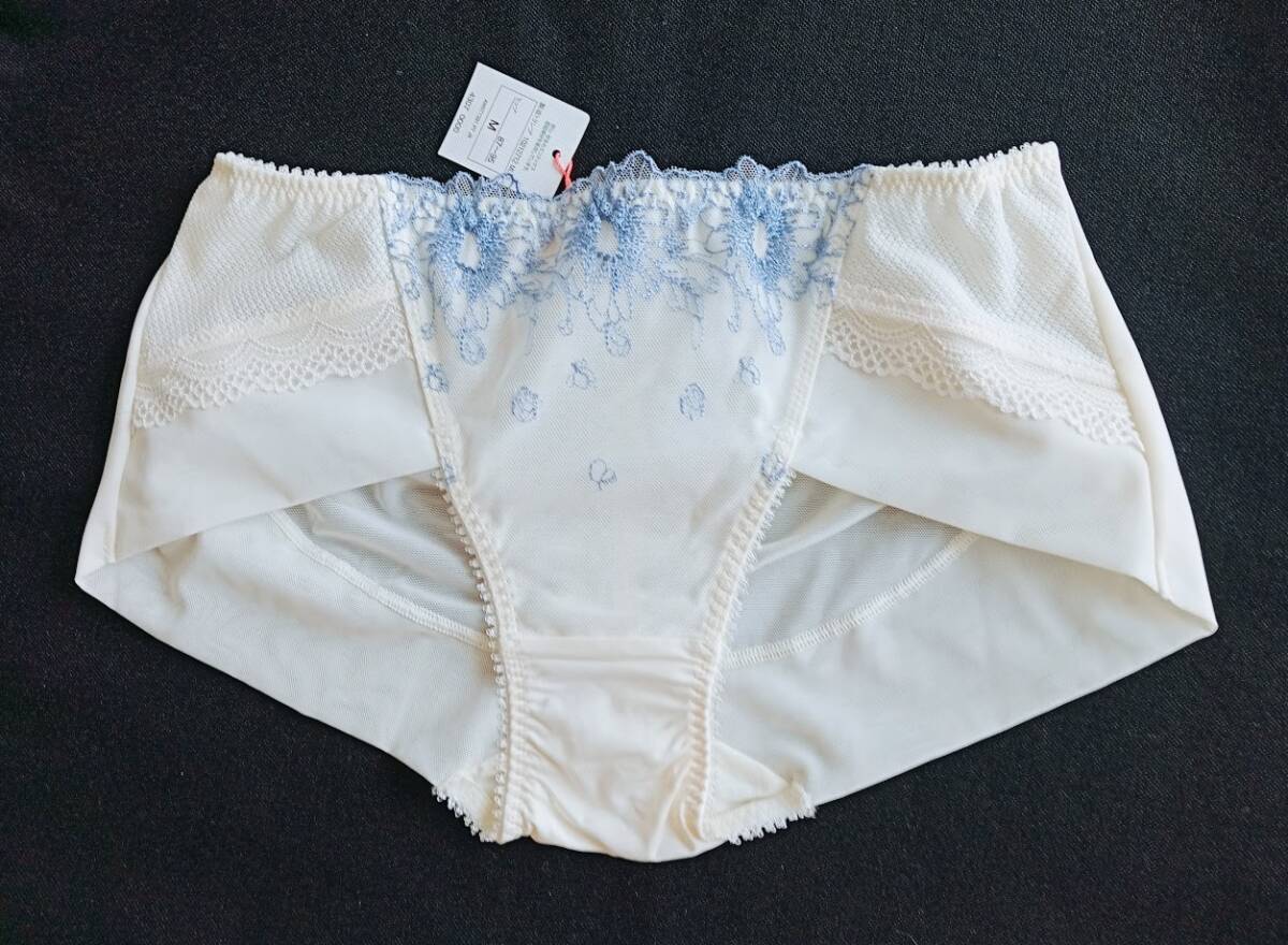 新品タグ付 トリンプ *Triumph* プチヒップアップ 機能性ショーツ ボーイズレングス Mサイズ 拍卖