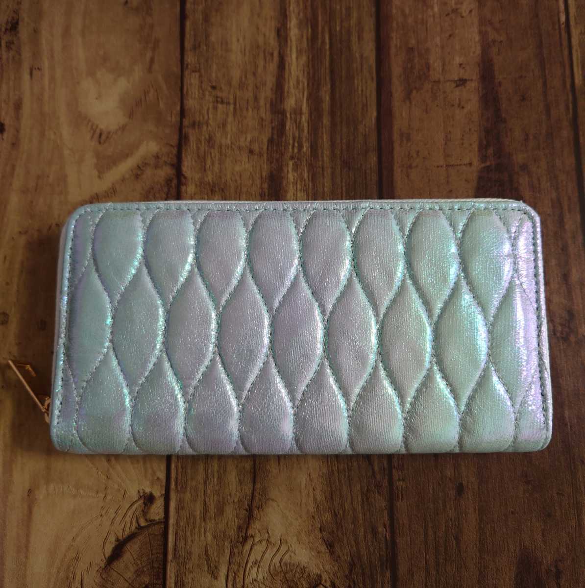 レディース 長財布 キルティング ラウンドファスナー シルバー メタリック拍卖
