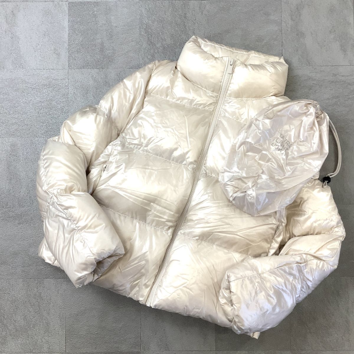 新型 近年モデル 美品 ユニクロ UNIQLO ウルトラライトダウン ダウンジャケット ショート丈 レディース S ベージュ系 軽量ダウン拍卖