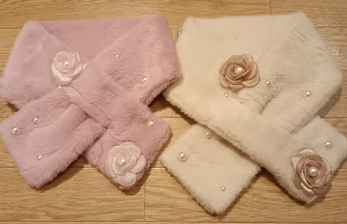 即決☆未使用☆2色セット!!可愛い★お花&パール付き☆ ファーマフラー☆ ピンクとベージュ☆ティペット☆さしこみ☆ネックウォーマー☆拍卖
