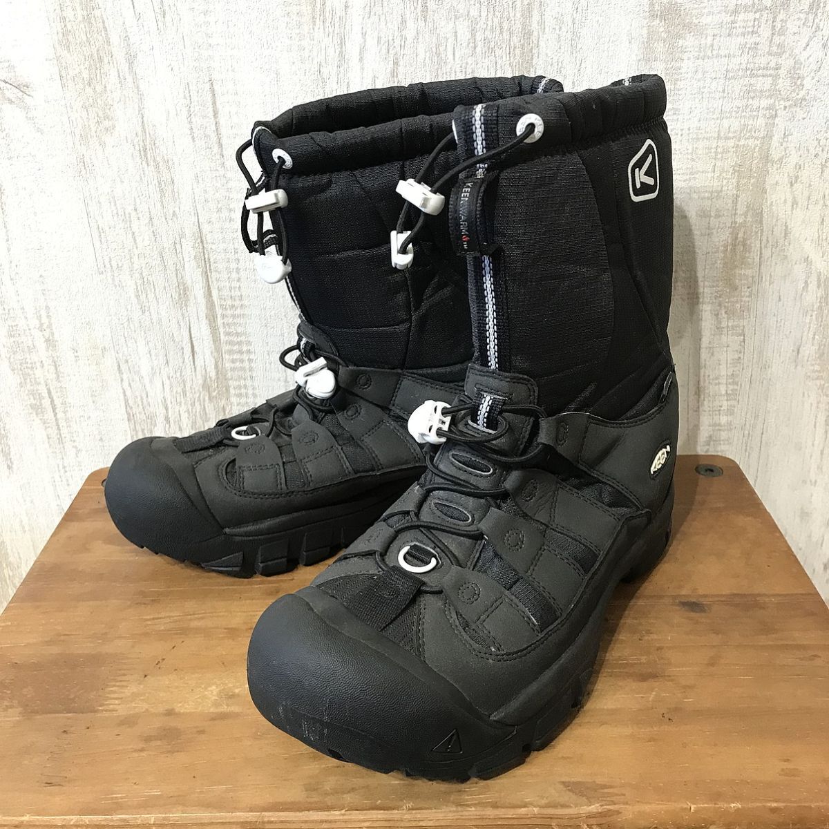 at107☆【WATERPROOF スノーブーツ】KEEN キーン 黒 27.5拍卖