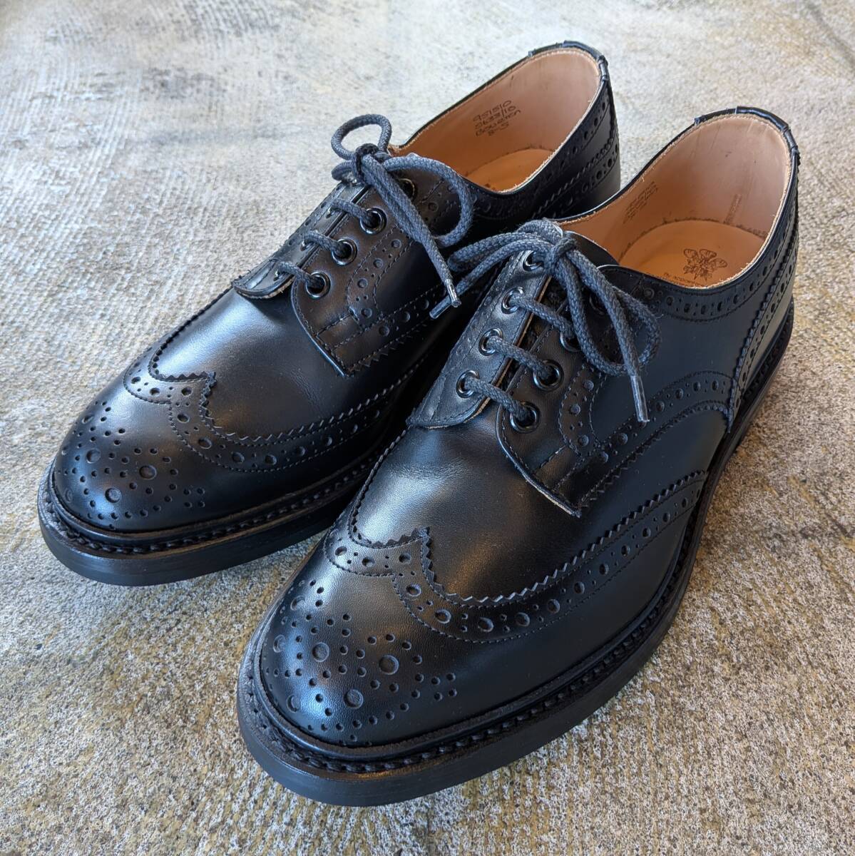 26.5cm(UK8.0)| Tricker’s トリッカーズ M5633 バートン BOURTON BLACK CALF ダイナイトソール イギリス製 英国製 革靴 (新品)(正規品)拍卖