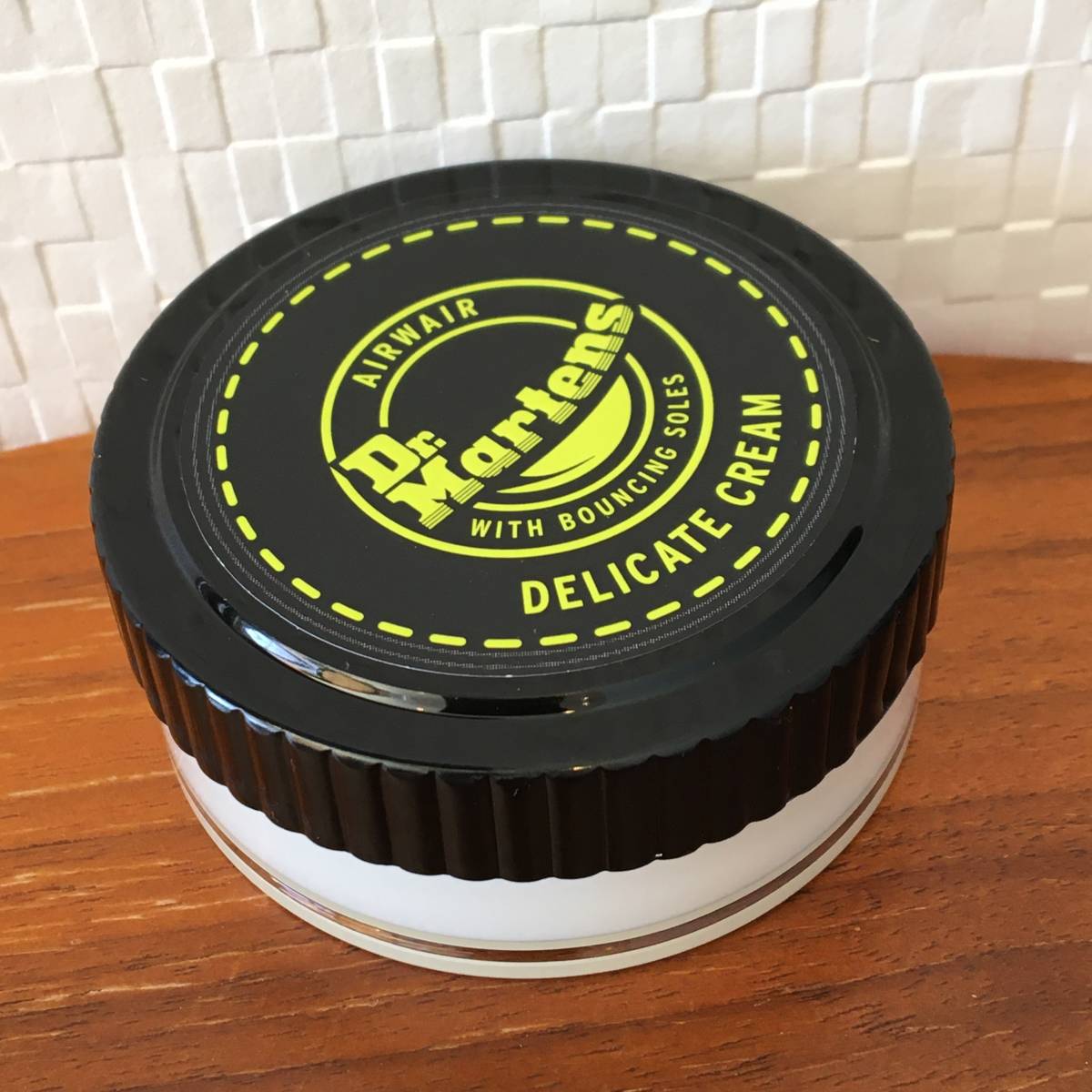 ★ 送料¥180 ★ デリケートクリーム Dr.Martens ドクター.マーチン 45g 保護 手入れ 栄養 クリーム 日本製 (新品)(未開封)(正規品)拍卖