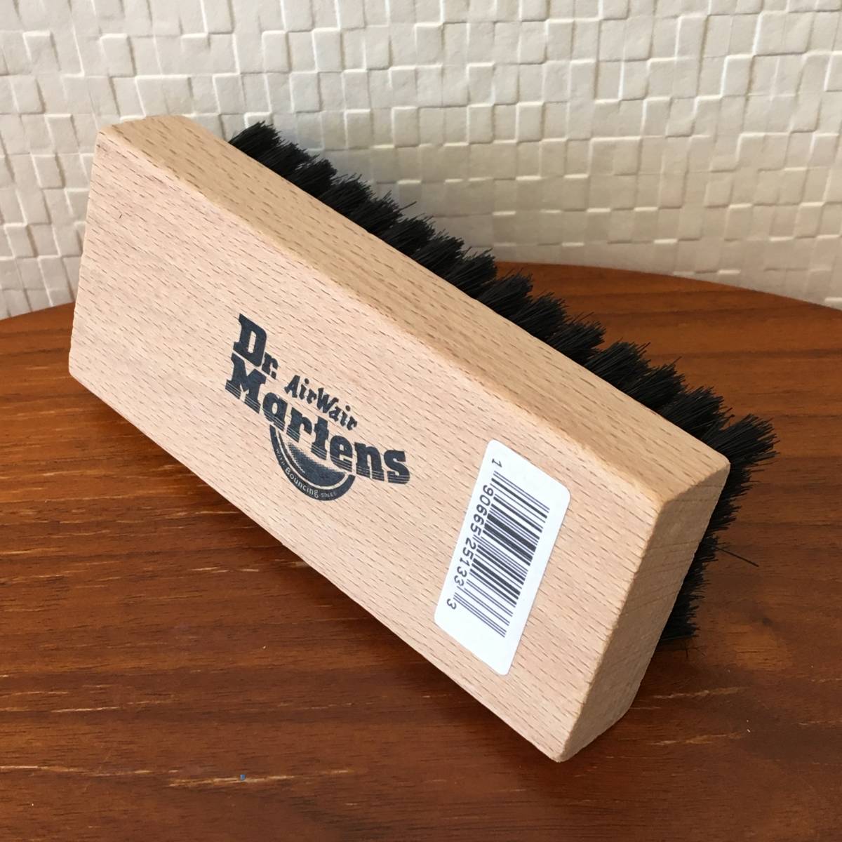 ● 送料 ¥410~● シューブラシ Dr.Martens ドクター.マーチン 豚毛 ブラシ 木製 靴ケア用品 ホコリ落とし (新品)(未使用)(正規品)拍卖