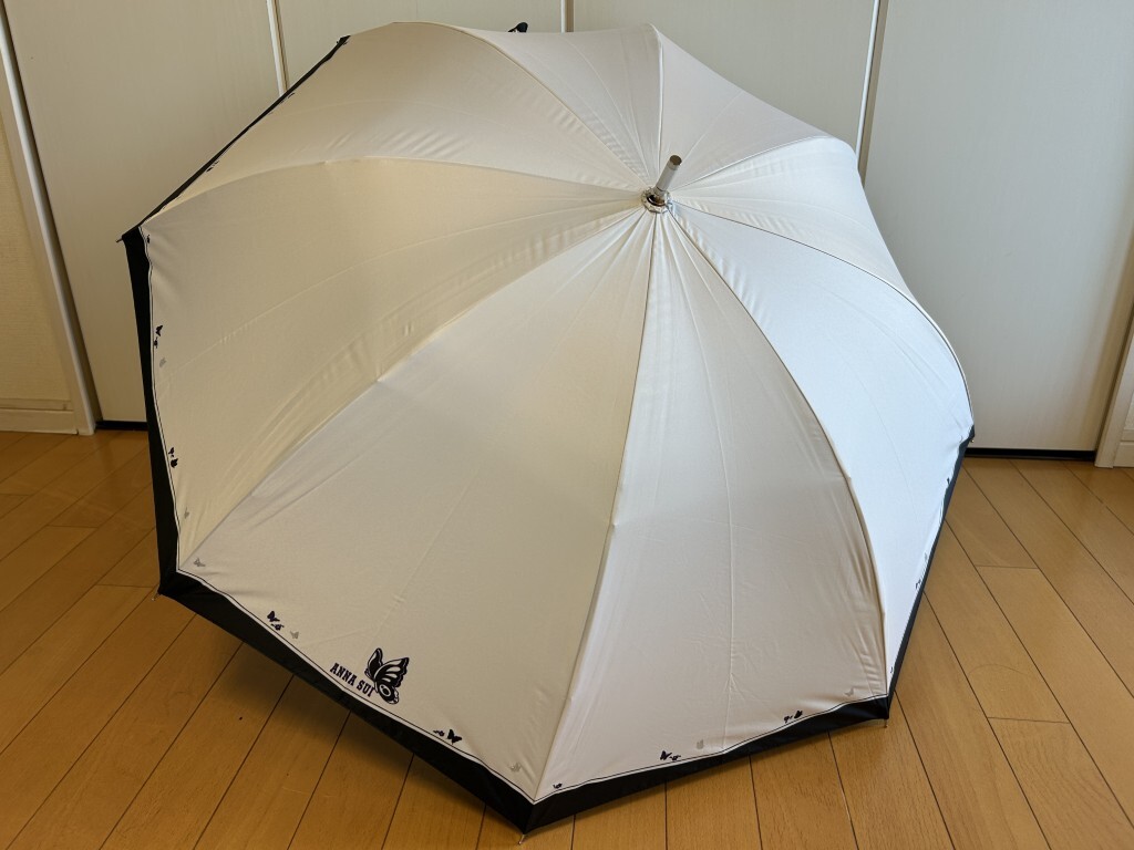 ☆送料込み☆新品☆アナスイANNA SUI/可愛い長傘/晴雨兼用雨傘日傘/1級遮光生地使用/蝶柄白×黒拍卖