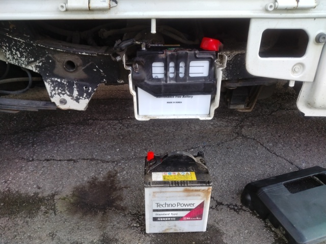 スバル軽トラ 30年式 走行距離166,000キロ バッテリーは新品載せ替え 荷台マット新品アオリ3面上部コーナー新品ミラーメッキカバー新品拍卖