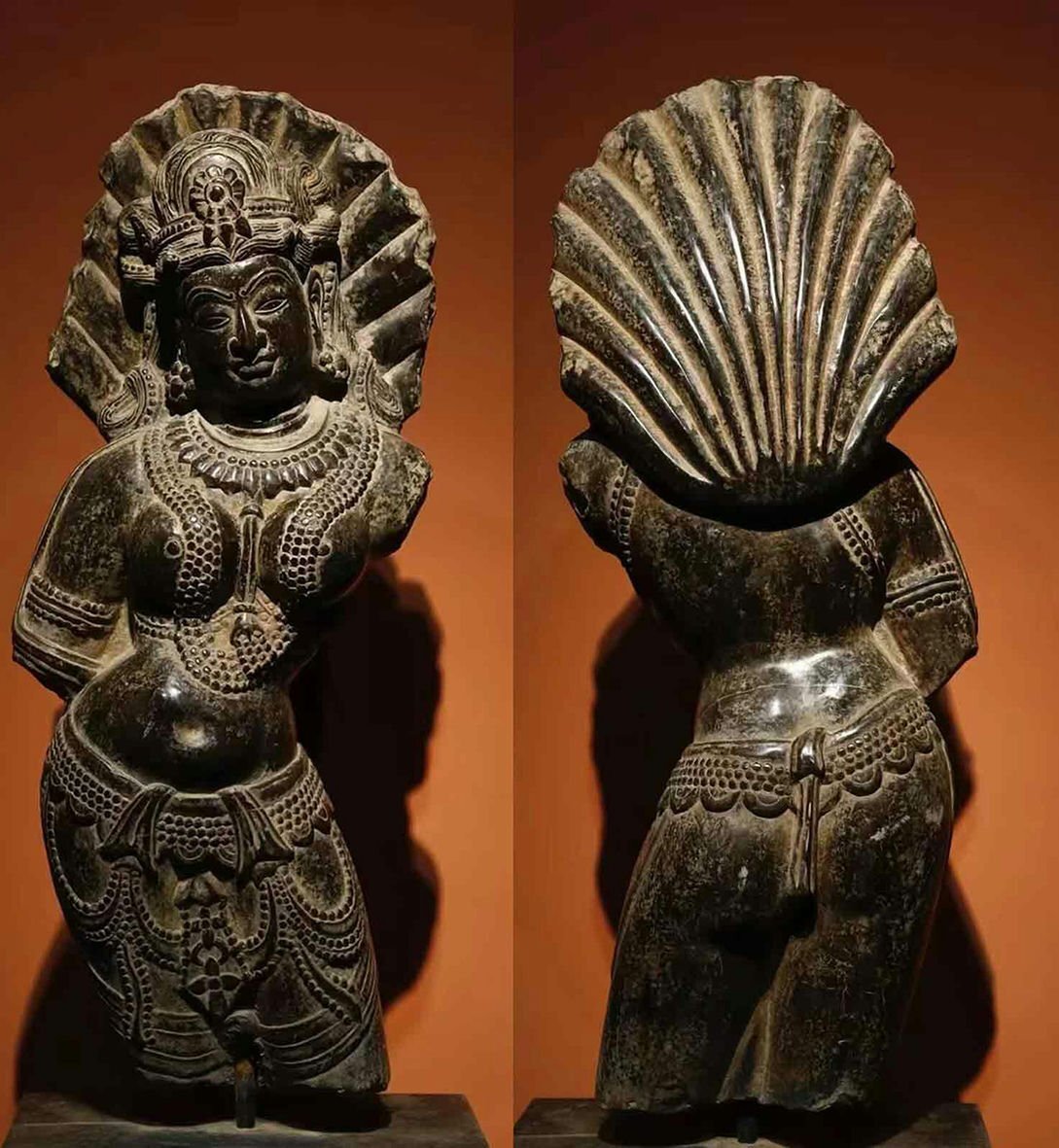 ▼渡鶴羽▼P0896クシャーン朝時代 仏教古美術・ 時代古仏 ガンダーラ石仏 灰色片岩石彫 ガンダーラ拍卖