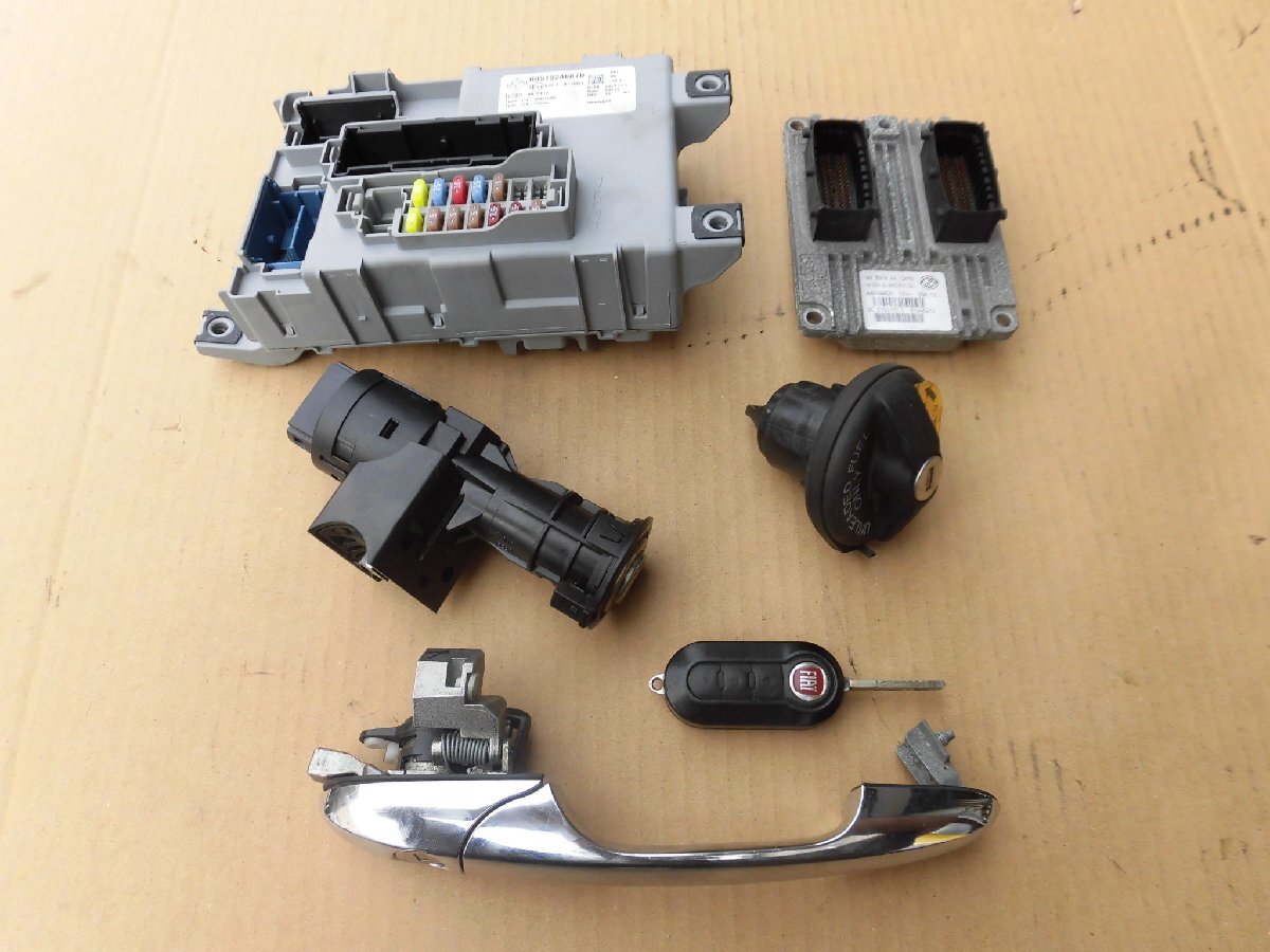 ◆’13 フィアット500 31212 エンジンコンピュータ+SAMリレー+イモビリング付IGキーシリンダ―+リモコンキー等(品番:51945273 等)◆拍卖