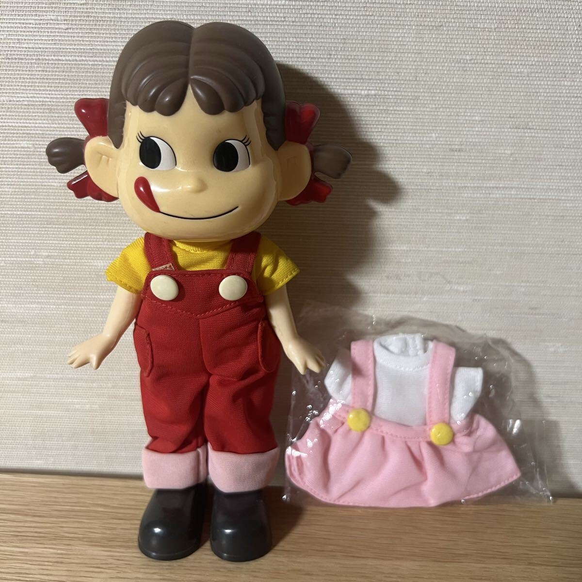 25年程前の不二家ペコちゃん人形 (着替え付き)拍卖