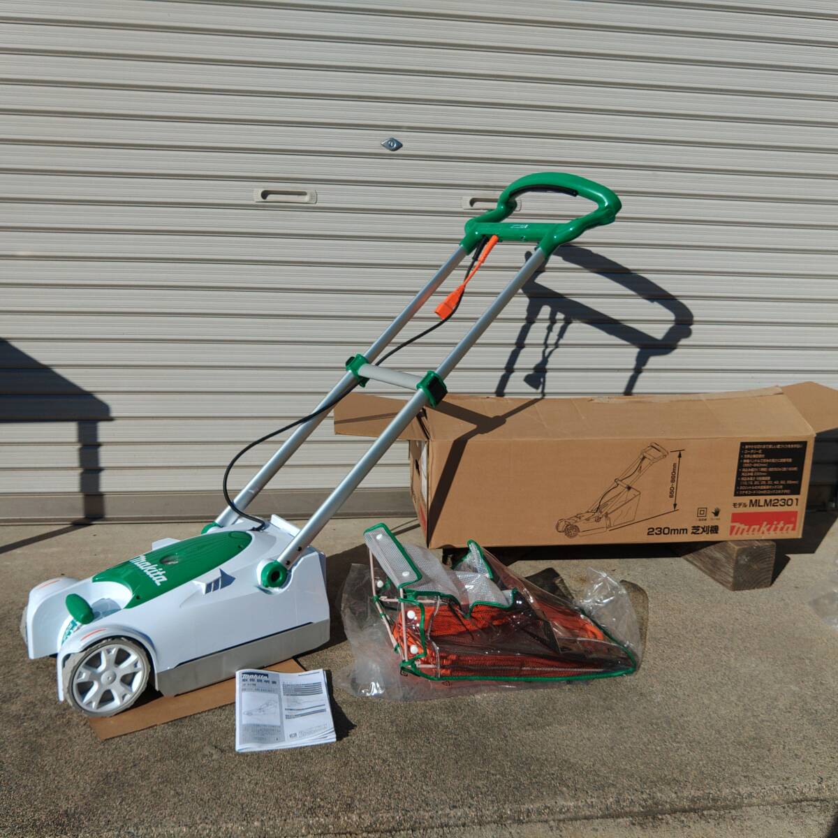 【新品未使用】 マキタ 電動 手押し式 芝刈機 草刈機 刈高調整つき 庭園管理 庭の雑草対策 ハイパワー 拍卖
