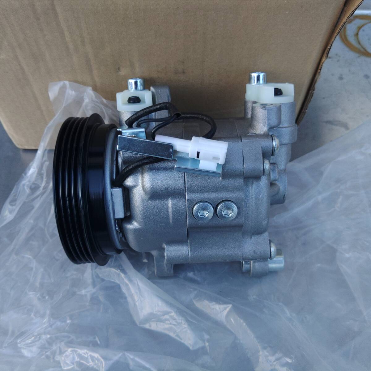 【新品未使用】 サンバー  トラック ディアス TT2 TV2 TW1 TW2 TT1 TV1 エアコン コンプレッサー リビルト純正 拍卖