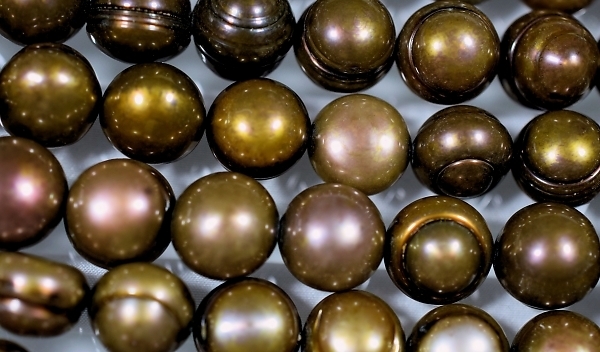 伊勢志摩発【新しもん好き】 ご奉仕品!迫力の大珠 10㎜up-9,7㎜ !マットな質感と魅力のカ-キ色♪/32拍卖