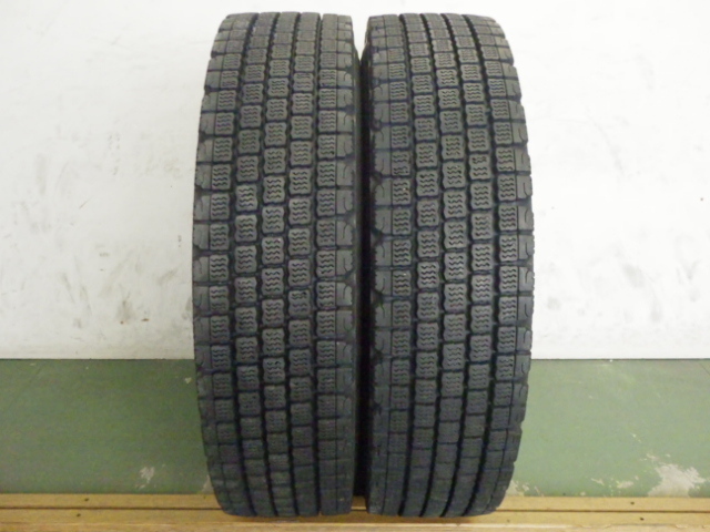 225/80R17.5 123/122L ブリヂストン 冬 V-STEEL STUDLESS W910 中古 2本セット スタッドレスタイヤ 日本製 225/80/17.5 225/80-17.5 L19371拍卖