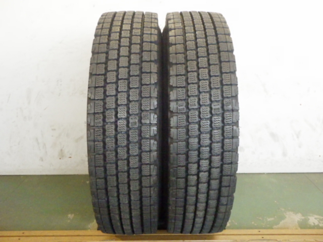 225/90R17.5 127/125L ブリヂストン 冬 W910 中古 8分山 2本セット スタッドレスタイヤ 日本製 225/90/17.5 225/90-17.5 L19381拍卖