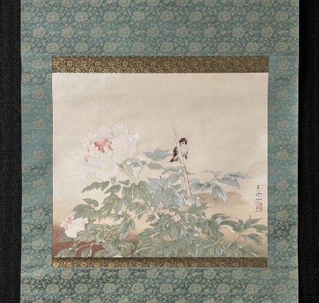 【印刷】榊原紫峰「富貴草 芍薬に雀図」紙本箱付 竹内栖鳳師事 京都の人 工芸印刷検)文展 小禽/掛け軸/日本画/花鳥/小鳥/茶掛け/水墨/草花/拍卖