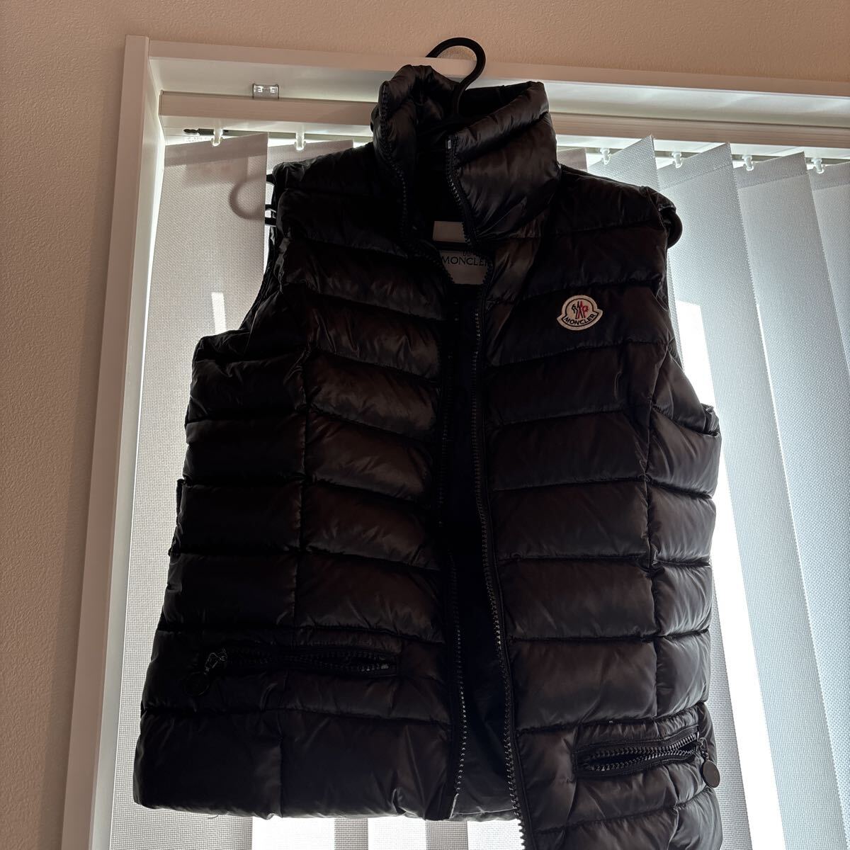 送料込み MONCLER モンクレール ダウンベスト ブラック拍卖