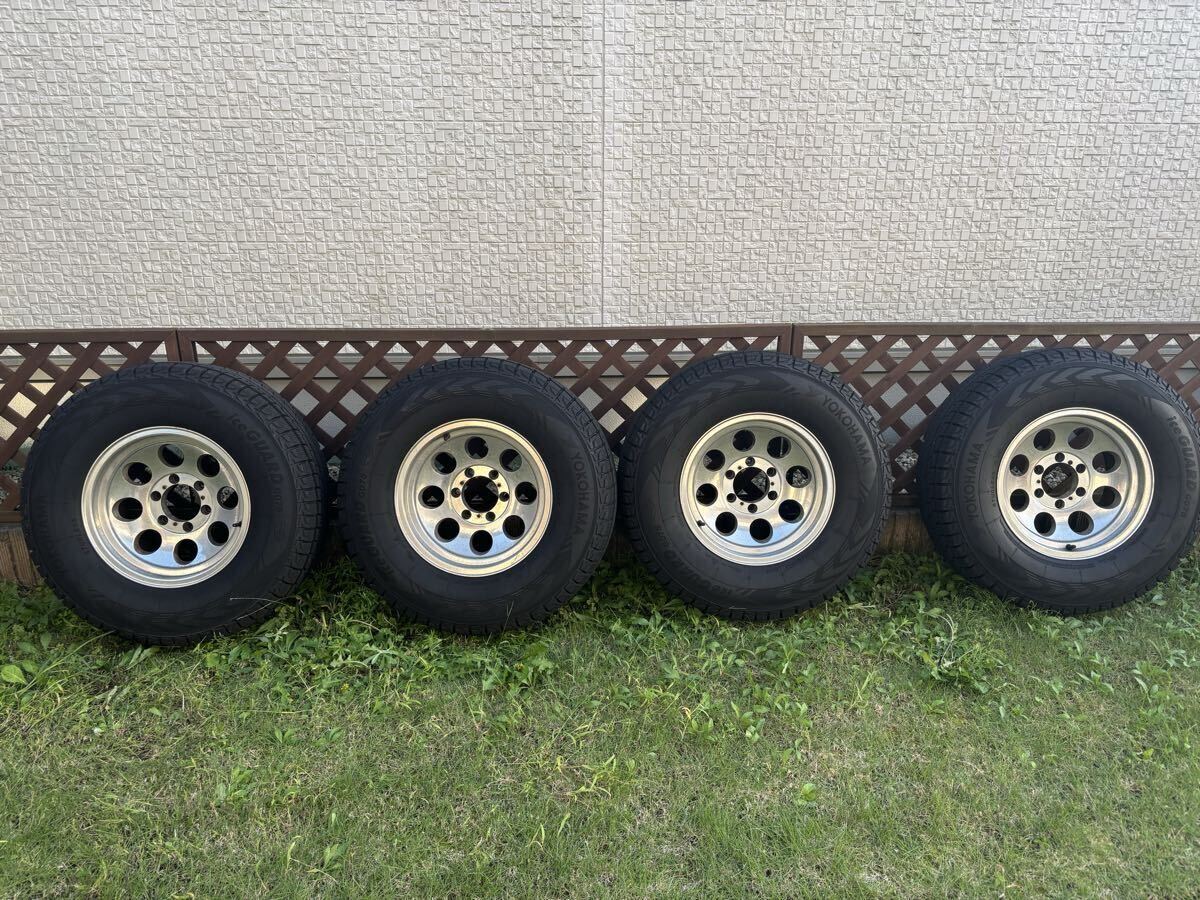 ミッキートンプソン 16インチ8j pcd139.7ヨコハマアイスガード275/70/16 スタッドレスタイヤ バリ山 低走行 ランクル80、78プラド装置拍卖