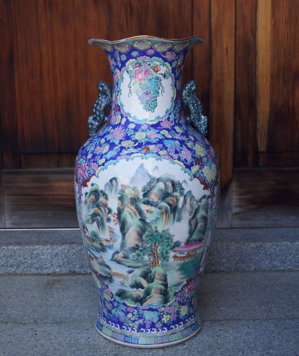 【閑】超特大型 景徳鎮製 粉彩色絵窓絵『山水風景孔雀牡丹祥瑞文』大型飾壺 花瓶 高79cm 獣双耳 花卉文大飾り壺★時代物★7D1017拍卖