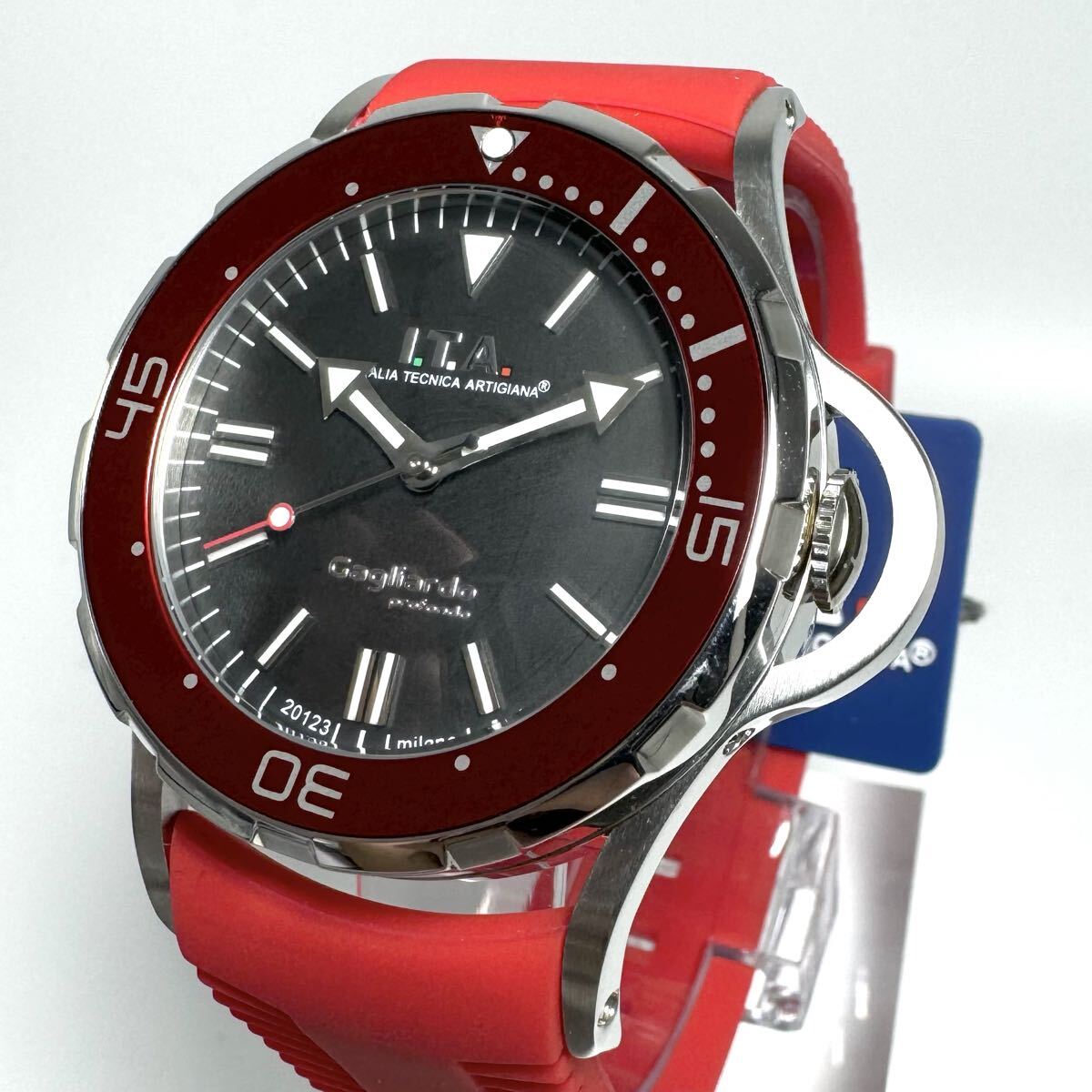 【稼動】定価6万円 未使用 I.T.A./アイティーエー ガリアルド 腕時計 黒文字盤 3針 ラバーベルト レッド フィルム付き クォーツ QZ拍卖
