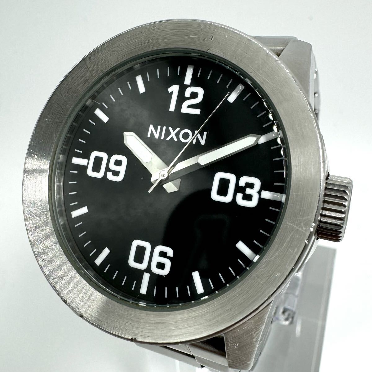 【美品】稼動 NIXON ニクソン 腕時計 プライベート 新品電池交換済み メンズ 重厚感 クオーツ QZ シルバー 黒文字盤 シルバー 拍卖