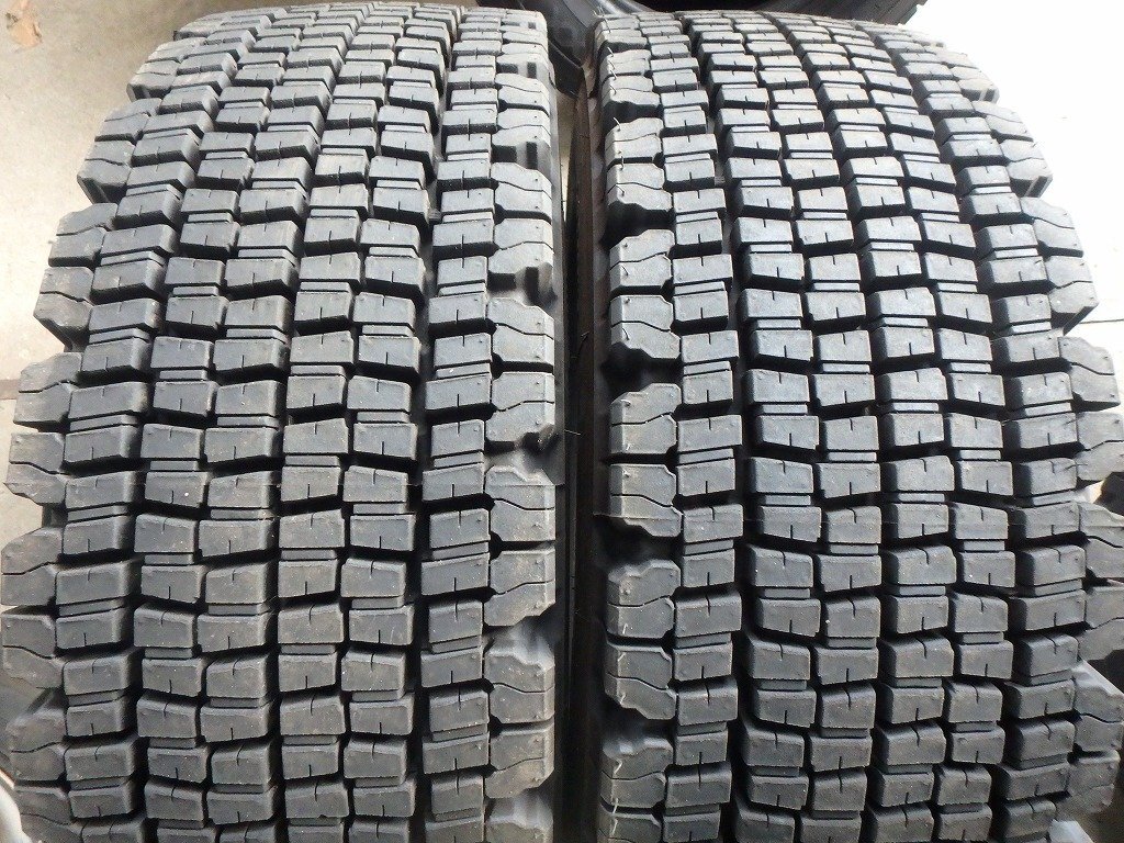 Y416 約9分山 送料無料【215/70R17.5 123/121】ブリヂストン W970 スタッドレス 2本 2023年製拍卖