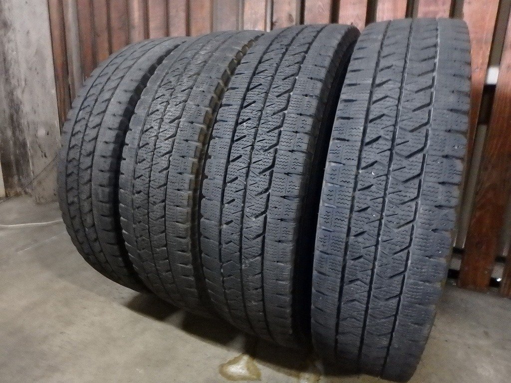 Y439 送料無料【195/85R16 114/112】ブリヂストン W989 スタッドレス 4本 2023年製 約6-6.5分山拍卖