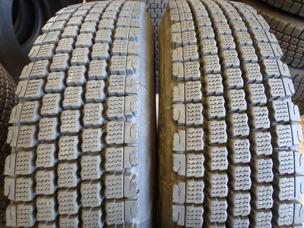 Y456 バリ溝 送料無料【11R22.5 14PR】ブリヂストン W910 再生スタッドレス 2本 約8.5分山拍卖