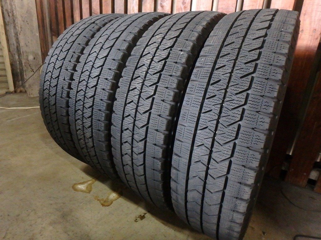 N743 送料無料【205/75R16 113/111】ブリヂストン W989 スタッドレス 4本 2023年製 約6分山拍卖