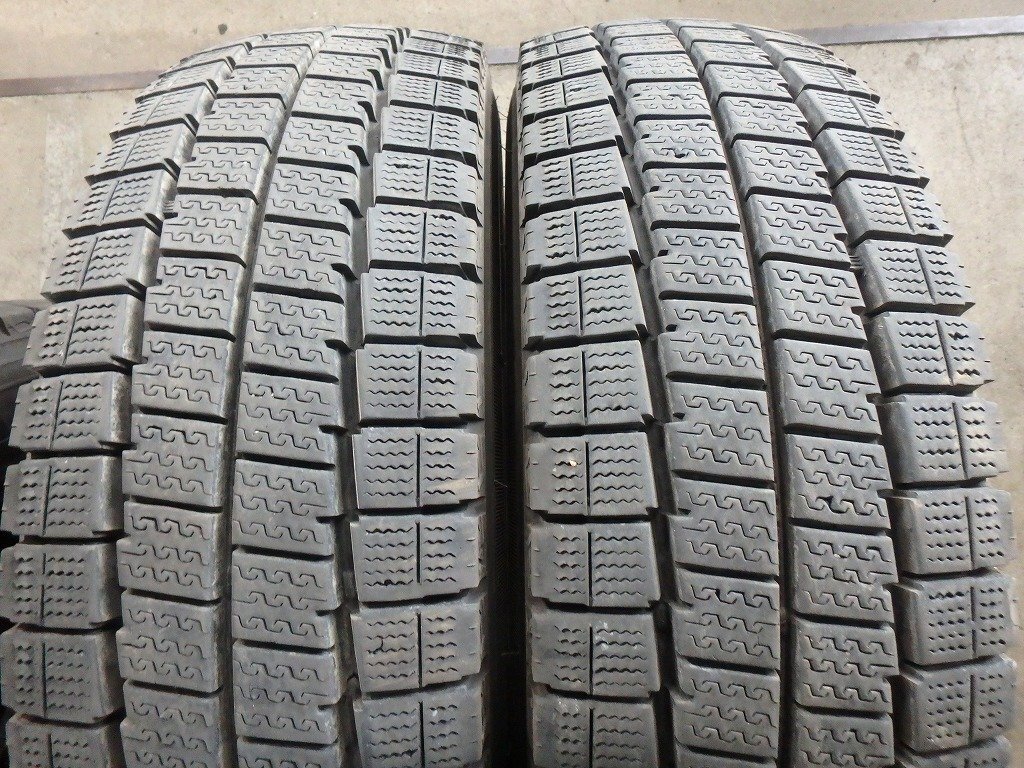 N740 2024年製 約8分山 送料無料【205/75R16 113/111】ダンロップ LV01 スタッドレス 2本拍卖