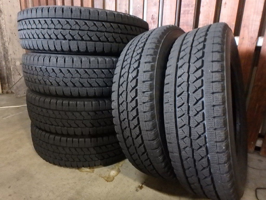 N747 バリ溝 送料無料【205/75R16 113/111】ブリヂストン W979 スタッドレス 6本 2022年製 約8.5分山拍卖