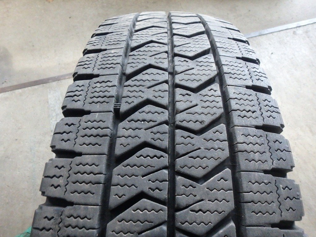 N734 送料無料【205/70R17.5 115/113】ブリヂストン W989 スタッドレス 1本のみ 2023年製 約6分山拍卖