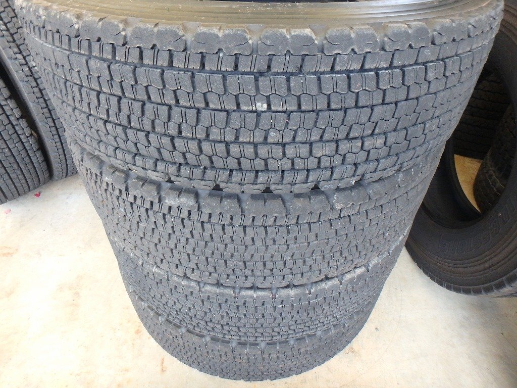 N754 送料無料【11R22.5 16PR】ブリヂストン W900 スタッドレス 4本 約6-6.5分山拍卖