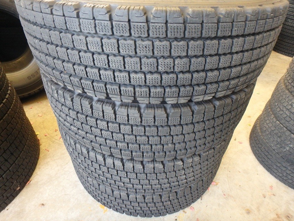 N758 送料無料【11R22.5 14PR】ブリヂストン W910 スタッドレス 4本 2021年製 約7-7.5分山拍卖