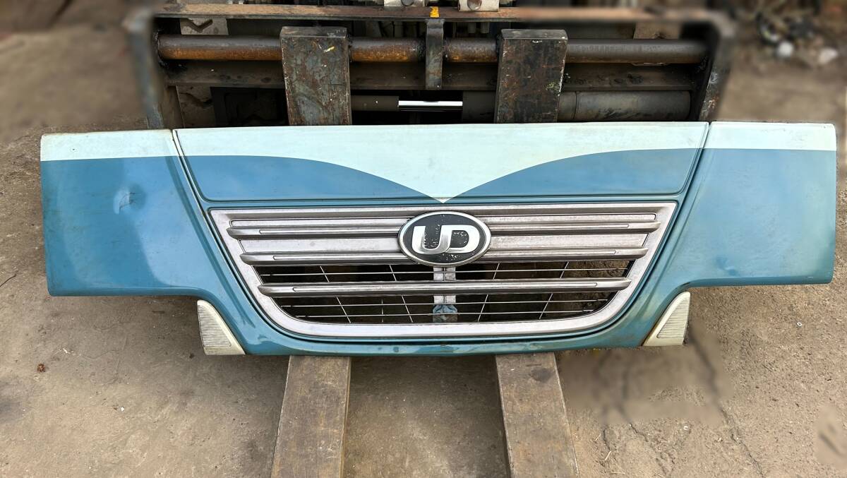 日産 NISSAN UD 中型トラック用 フロントパネル、ワイド用、凹みなど有り、福岡発拍卖